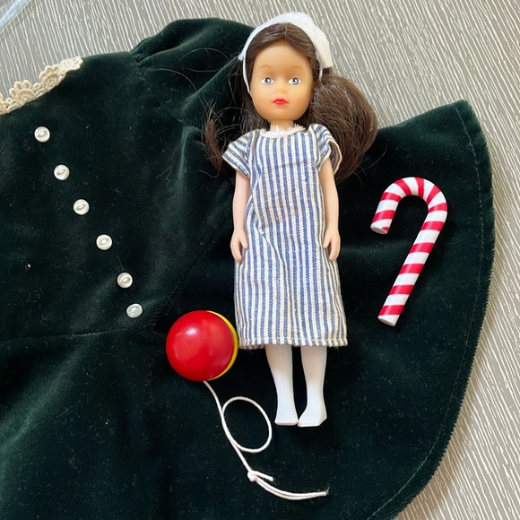 American Girl Molly Christmas - Picture 2 of 6